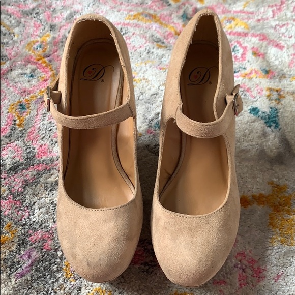 MOVING SALE- Faux Suede Wedges- Size 9? - Picture 2 of 6